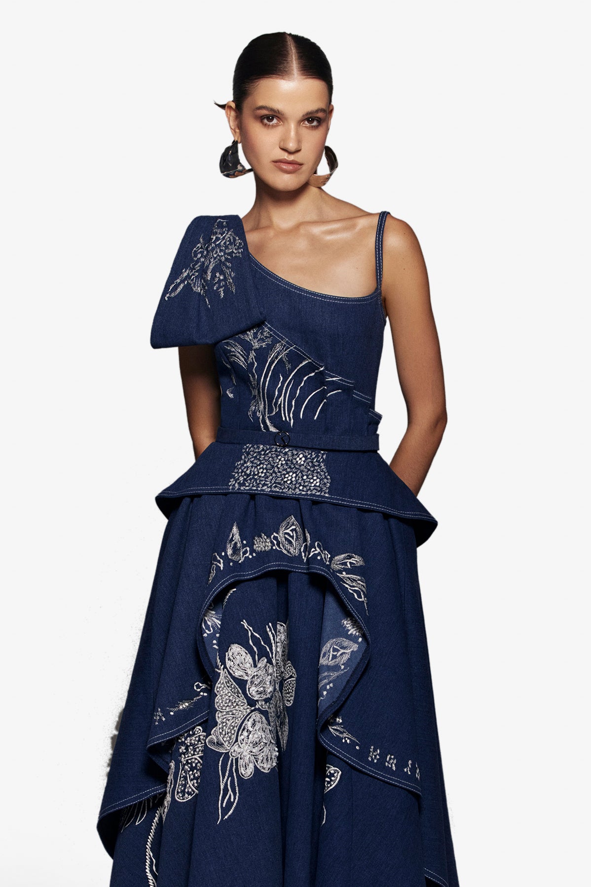 オールインワン・サロペット Saiid Kobeisy Denim Dress With Dotted Embroidery Denim dress with floral embroidery – Saiid Kobeisy Online