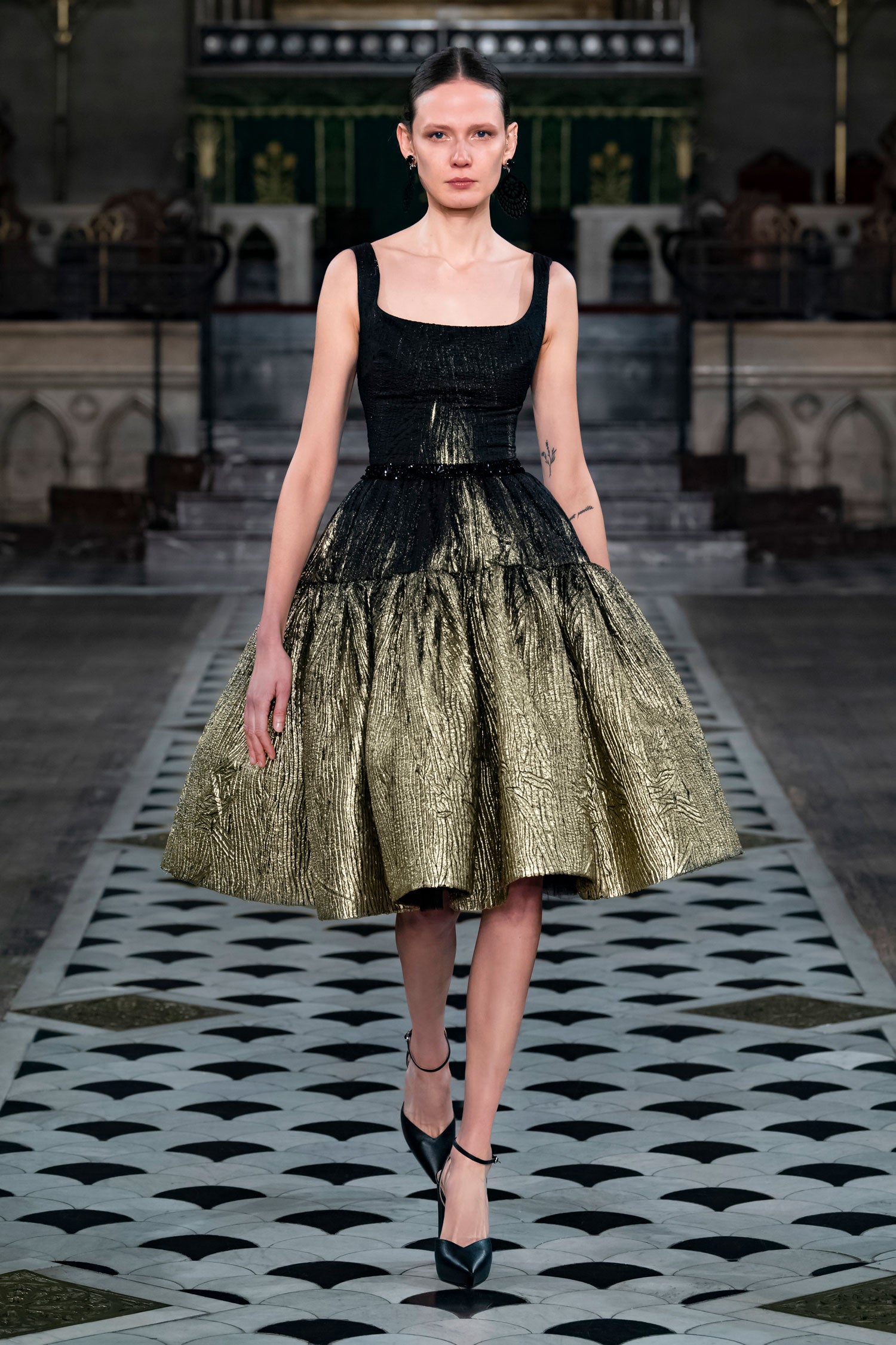 Light gold taffeta dress Saiid Kobeisy Online Light gold taffeta dress Saiid Kobeisy Online